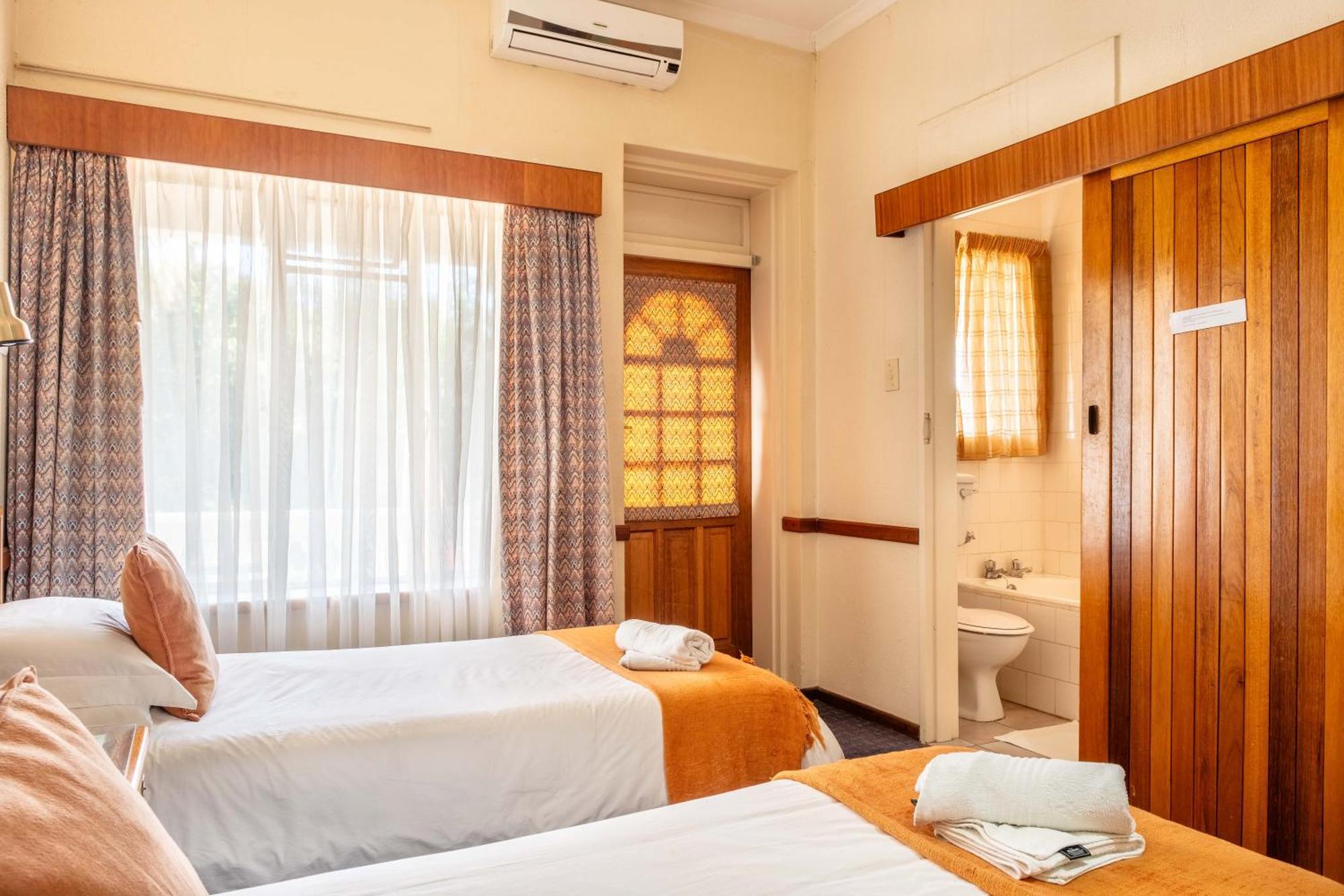 Karoo Country Inn Middelburg  Eksteriør billede