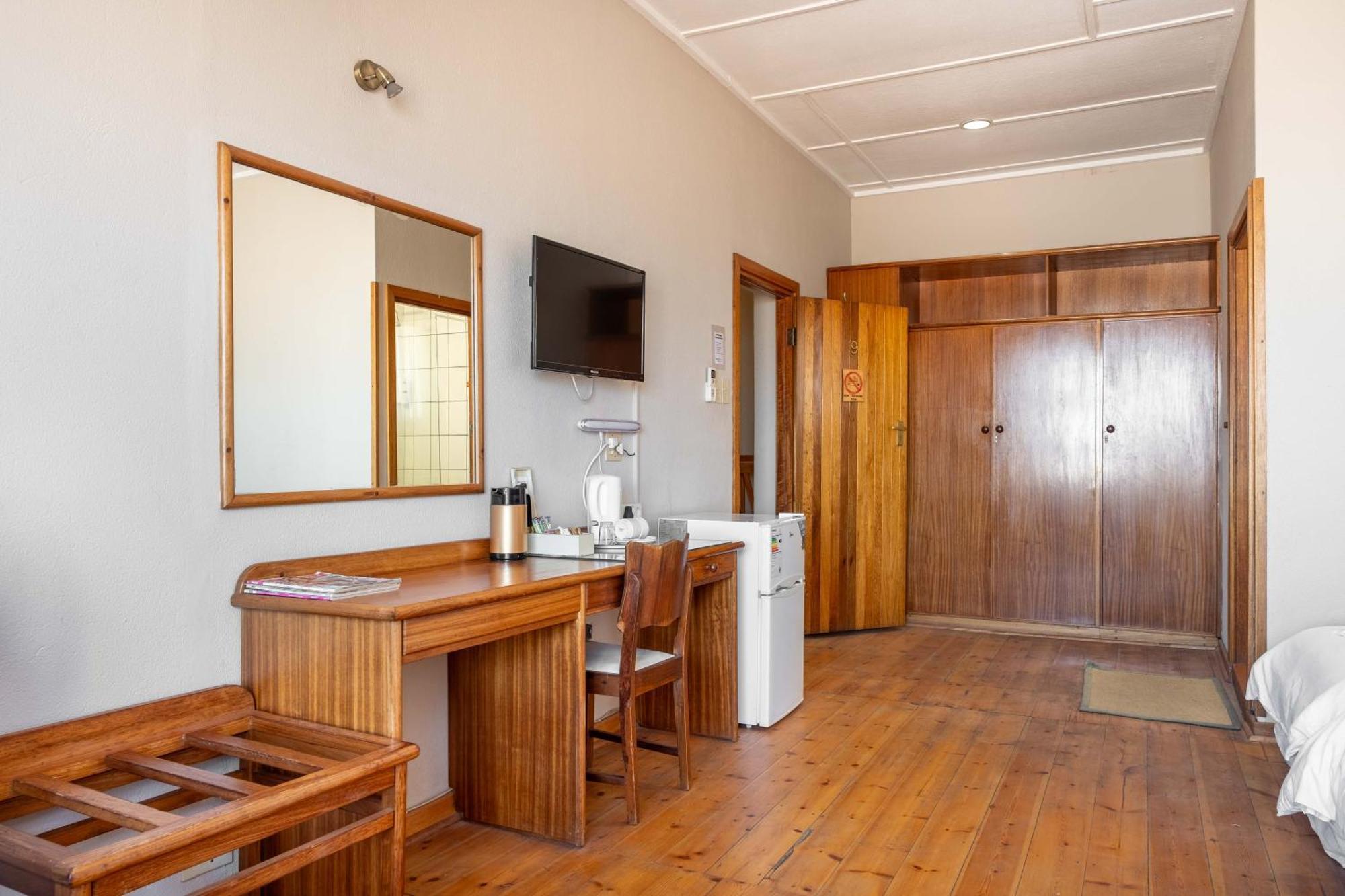 Karoo Country Inn Middelburg  Eksteriør billede